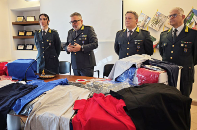 Barletta, oltre 900 capi contraffatti sequestrati e donati alla Caritas. Valore dei beni: 90mila euro