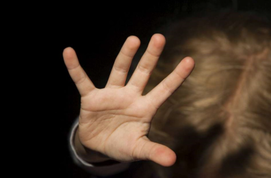 Abusi, video hot e violenze fisiche su alunna disabile nel Tarantino: prof salentino 50enne a processo