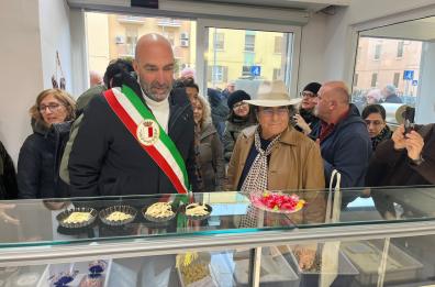 Bari, Al Bano e il sindaco Leccese cantano Felicità con i ragazzi disabili: apre oggi il pastificio inclusivo
