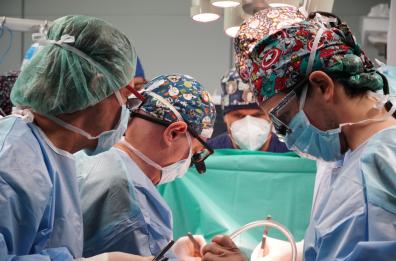 Policlinico di Bari, eseguiti prelievi di organi da donatore a cuore fermo: è la prima volta in Puglia 
