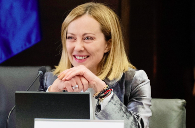 Quella polpetta avvelenata servita al governo (non a caso) sul caso Almasri