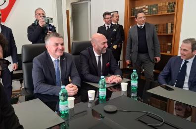 Bari, il viceministro ai Trasporti Rixi in visita al porto: «Puglia porta verso l'Est, e in futuro anche il Nord Africa»