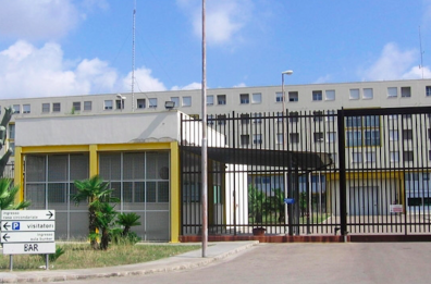 Lecce, cade dal letto in carcere ma per i medici sta bene: muore qualche giorno dopo in ospedale. Aperta un'inchiesta