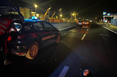 Travolti da furgone due bengalesi mentre attraversano a piedi sulla Statale 16: nella notte muore uno dei due