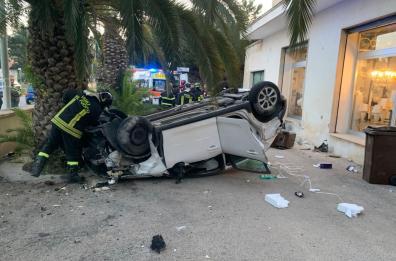 Incidente sulla Manduria-Maruggio: due auto si scontrano e una si ribalta, 4 feriti 