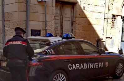 Lecce, madre e figlio ai domiciliari allestiscono un minimarket della droga in casa: arrestati