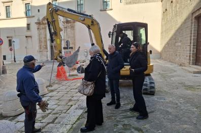 Taranto, largo Arcivescovado sull'Isola Madre torna alle basole originarie: al via i lavori