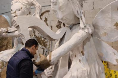 Tutto pronto per il Carnevale di Corsano e del Capo di Leuca: sfilate, arte e carri alti 13 metri FOTO/VIDEO