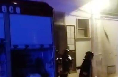 Avetrana, mamma e figlia disabili intrappolate nell'appartamento in fiamme: salvate dai vigili del fuoco