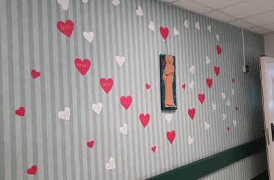 Martina Franca, nell'ospedale un cuoricino sul muro per ogni bimbo nato nella settimana di San Valentino  