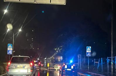Maltempo, bomba d'acqua a Taranto: chiuso viale Jonio, traffico in tilt