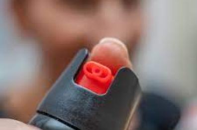 Bari, lite in condominio sfocia in un'aggressione con lo spray al peperoncino: donna a processo 