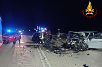 Fasano, impatto frontale tra due auto sulla SS172: due feriti