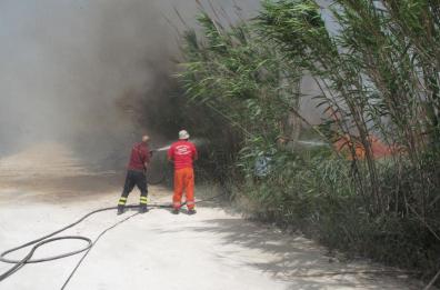 Incendi, il prefetto di Lecce suona la sveglia ai Comuni