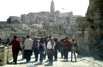 Basilicata, ora il presidente Bardi zittisce i critici: «Il turismo lucano cresce»