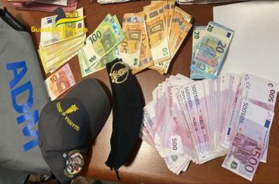 Bari, oltre 237mila euro non dichiarati a bordo di un'auto sbarcata dalla Grecia: sequestrati