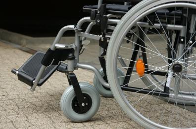 Studente disabile cadde dalla sedie a rotelle nel Leccese e morì: un anno di reclusione per l'accompagnatore