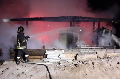 Marina di Pulsano, incendio distrugge chiosco spiaggia a Baia Serrone