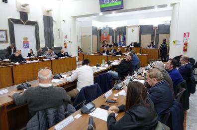 Taranto, Melucci di nuovo nella tenaglia dello scioglimento del Consiglio