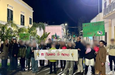 Salve, gli studenti in strada per sensibilizzare sul risparmio energetico e contro il fast fashion