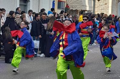 Santeramo festeggia il Carnevale dei Ragazzi: la prima sfilata si chiude con 11 gruppi mascherati, tra coriandoli e sorrisi