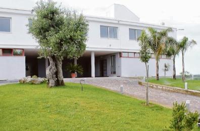 A rischio il futuro di 120 operai del calzaturificio Sud Salento: «Gucci intervenga adesso per fermare i licenziamenti»
