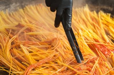Putignano, in 25mila per la seconda sfilata: in scena anche le prelibatezze del territorio, giovedì l'elezione del Gran cornuto dell'anno