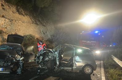 Scontro tra due auto sulla litoranea Mattinata-Vieste: due feriti gravi trasportati a San Giovanni Rotondo