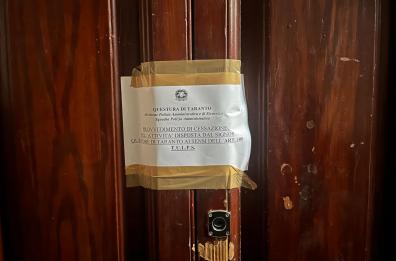 Controlli della polizia nel centro di Taranto: chiuso un b&b irregolare, denunciati parcheggiatori abusivi