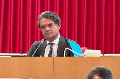 Puglia, le barricate del Pd contro la candidatura di Amati. Lui: in tanti mi vogliono