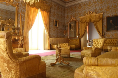 Museo di Putignano, lavori di restauro sui preziosi tessuti della «Sala Gialla»