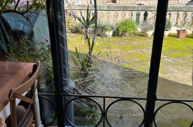A Tricase ignoti sfondano la vetrina del lounge bar Gallone e scappano con un bottino di 160 euro