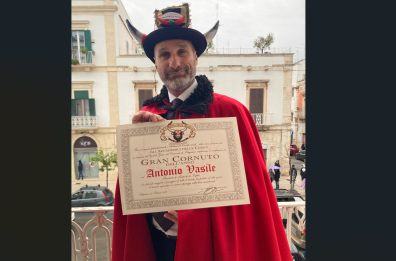 Carnevale di Putignano, è Antonio Maria Vasile (presidente Aeroporti di Puglia) il Gran Cornuto dell'anno