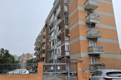 Bari, parla la moglie del 51enne aggredito a Poggiofranco: «Credevo mio marito fosse morto. L’incubo è iniziato 13 anni fa»