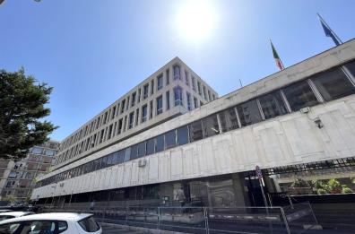 Taranto, «Massacrata dal mio ex per 7 anni»: a processo un 41enne, in casa aveva machete, spade e coltelli