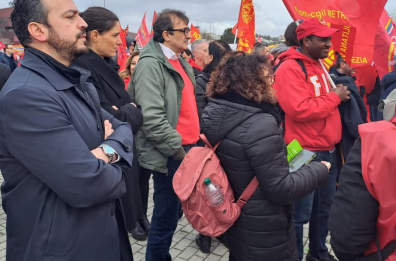 Brindisi, per l'Eni scatta lo sciopero dei lavoratori: Emiliano prova a ricucire e incontra Urso