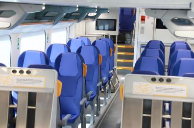 Bari, alla stazione centrale inaugurati i primi treni elettrici regionali a doppio piano 