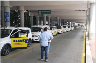 Bari, i tassisti contro Uber Black: «Concorrenza sleale, non escludiamo scioperi»
