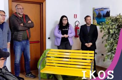 Rodi Garganico, il regista Sciarra inaugura una panchina per dire stop al bullismo