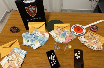 In auto con la cocaina e 8mila euro di guadagno dallo spaccio: arrestato 30enne nel Leccese