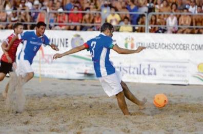 A Brindisi le star del beach soccer
