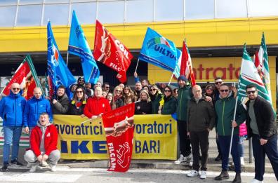 Bari, i lavoratori Ikea in sciopero: «Feste obbligatorie e niente maggiorazioni per i neo assunti»