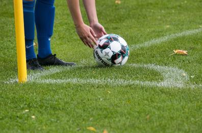 Parabita, offese razziste a un giocatore di calcio: squadra abbandona il campo durante la partita per protesta