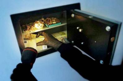 Furto in casa a Taranto, rubati 5 chili d'oro e 100mila euro