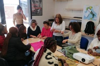 Foggia, l’intreccio di fili e di storie disperse: dal riuso degli abiti all’integrazione