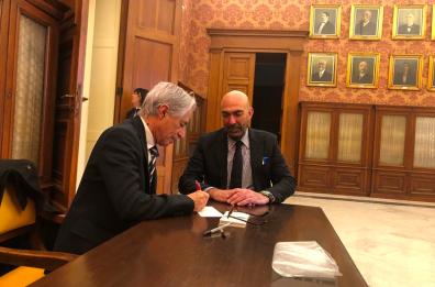Bari, il sindaco Vito Leccese rinnova la tessera Anpi: «La libertà e la democrazia non hanno prezzo»