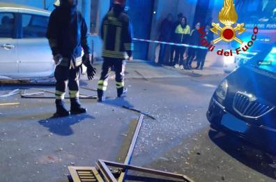 Bomba esplode davanti a una casa di Monteroni: coppia salva per miracolo