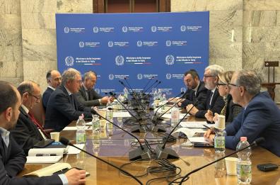Ex Ilva, il presidente Emiliano incontra il ministro Urso: «In 4 anni otterremo decarbonizzazione e salvaguardia del lavoro»