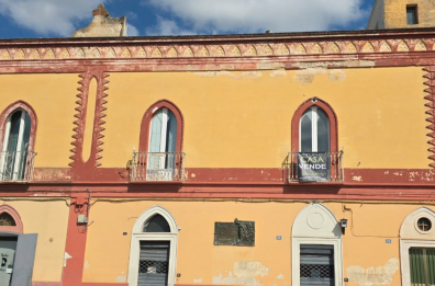 Castellaneta, la casa di Rodolfo Valentino è in vendita e scoppia la bufera: la Fondazione scrive al Comune