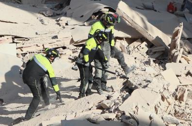 Crollo palazzina a Bari, i proprietari delle case devono provvedere alla rimozione delle macerie
